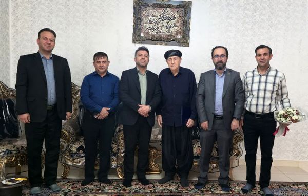 تجدید میثاق مدیرعامل و جمعی از کارکنان شرکت گاز ایلام با آرمانهای شهدا در هفته دولت