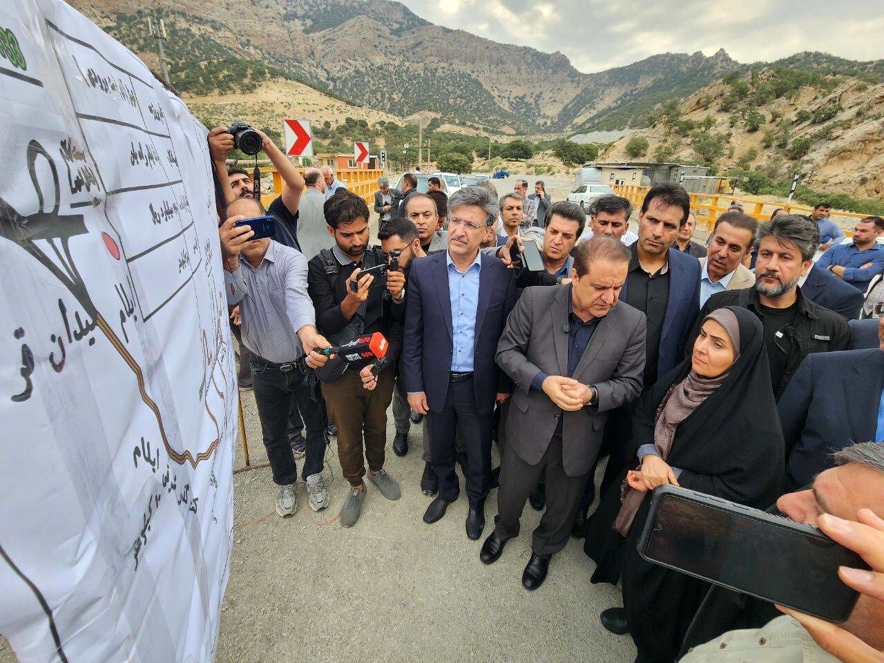 بازدید وزیر راه و شهرسازی از عملیات احداث باند دوم تونل آزادی 