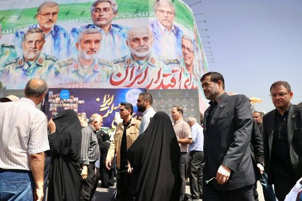 حضور وزیر ورزش در مراسم تشییع شهدای اقتدار ملی