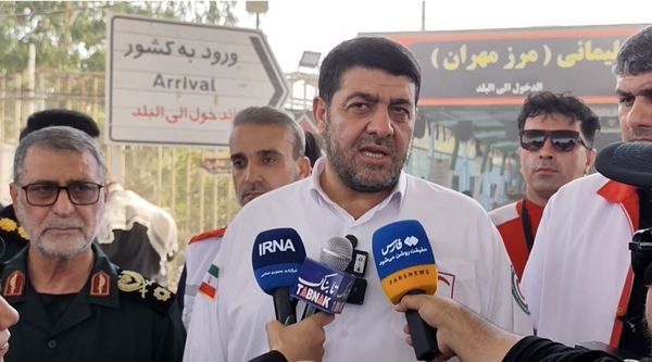تردد زائران در مرز مهران کاملاً روان و با نظم و امنیت مثال زدنی در جریان است
