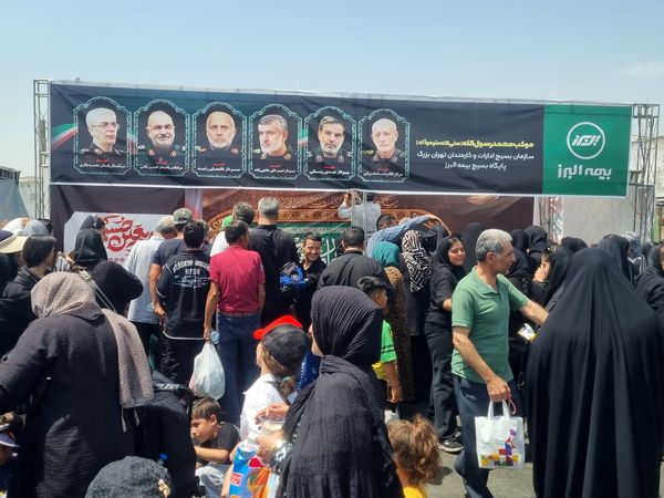 برپایی موکب خدمت رسانی بیمه البرز در مسیر راهپیمایی جاماندگان اربعین حسینی

