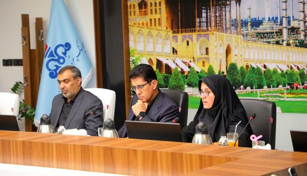 بازدید معاون توسعه اقتصاد دانش بنیان معاونت علمی ریاست جمهوری از هلدینگ پتروپالایش اصفهان

