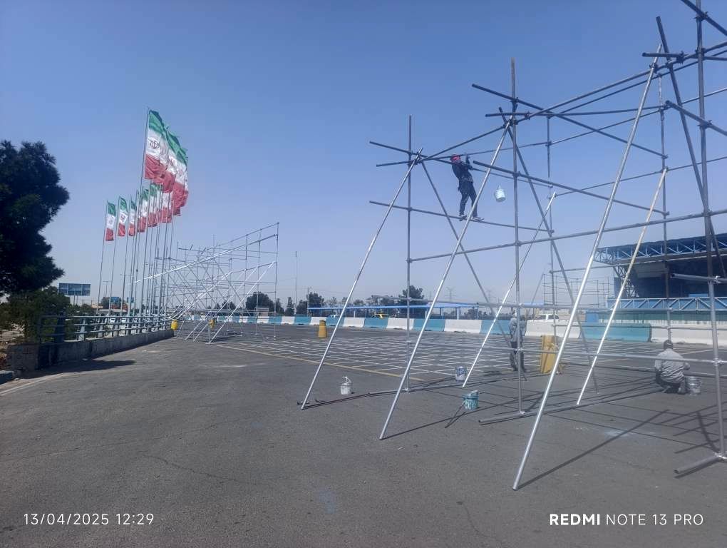 آماده‌سازی گسترده جایگاه رژه نیروهای مسلح به مناسبت گرامیداشت روز ارتش در منطقه ۱۹