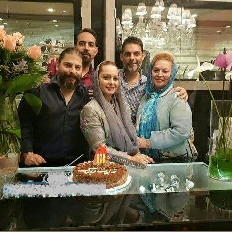 جشن تولد پیمان معادی در کنار خانواده اش+عکس