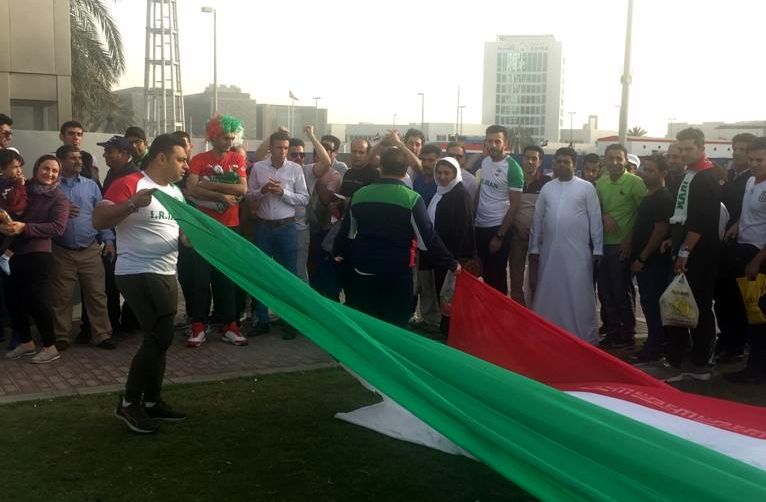 اهتزاز پرچم 40 متری ایران در جام ملت ها