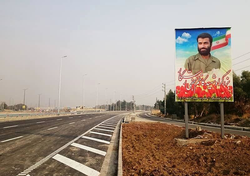 نصب تصویر شهید کاظم نجفی رستگار فرمانده لشگر 10 حضرت سیدالشهدا(ع)

