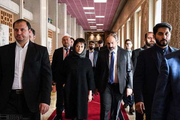 تفریح نخست‌وزیر ارمنستان و همسرش در اصفهان+ عکس