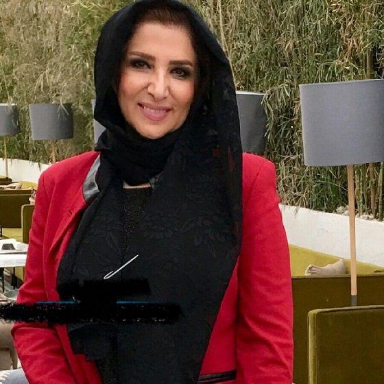 مجری زن به خانه برمی گردیم در پوشش و ظاهری متفاوت+عکس
