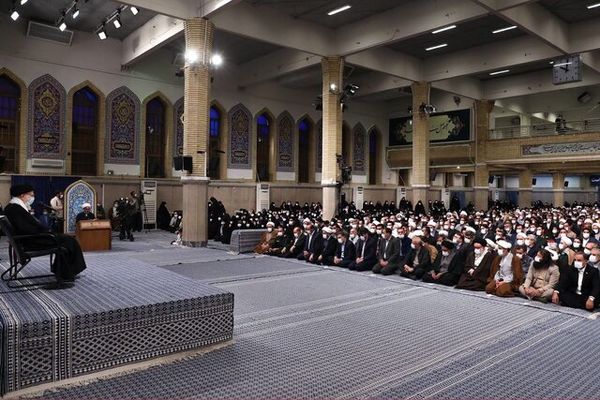 زنده نگه داشتن حوادث تحولی تاریخ وظیفه همه است