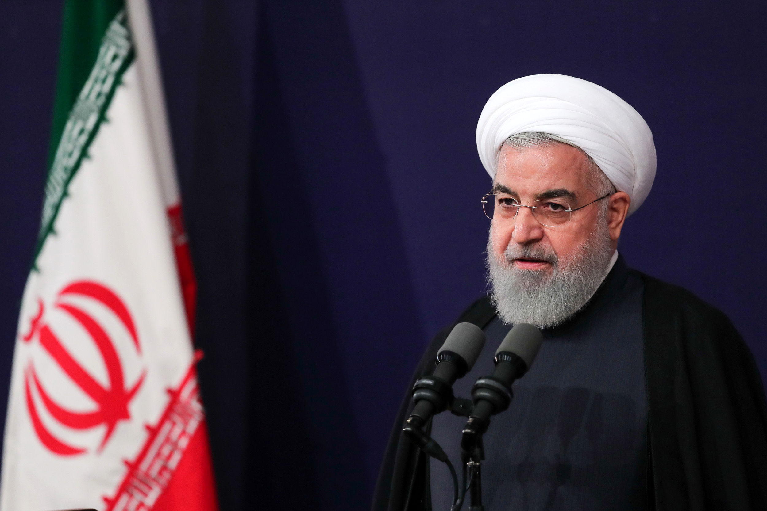بیان راه حل‌ها همزمان با طرح مشکلات ضروری است