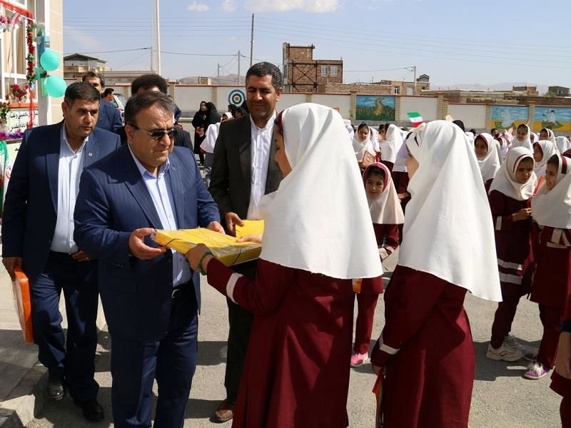 حضور مدیر شعب استان در مدرسه شهدای بانک مسکن شهرستان چایپاره
