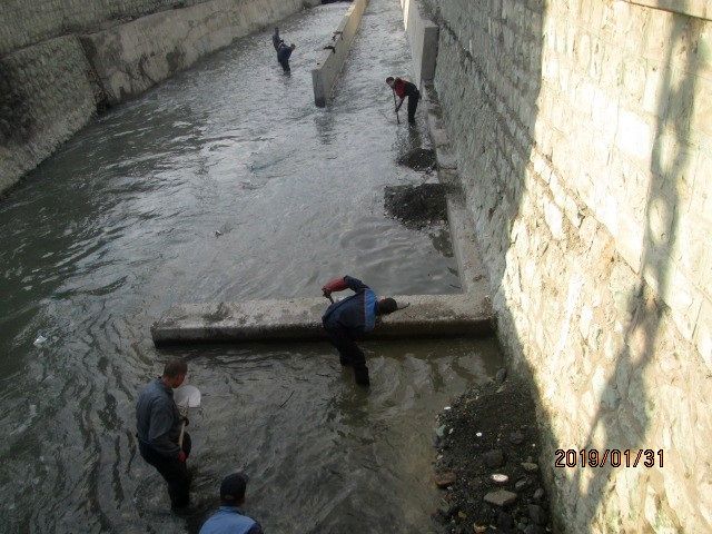 رسوب برداری بیش از50 کیلومتر از کانال ها و مسیل های شمال شرق تهران

