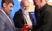 تندیس زرین همایش به بیمه دی رسید

