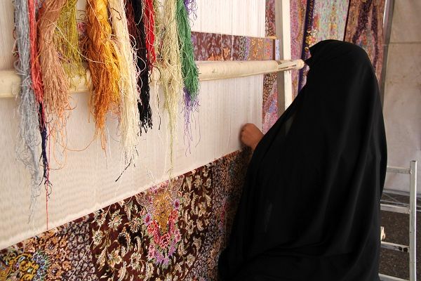 مددجویان تحت حمایت کمیته امداد قم163 تخته فرش بافتند

