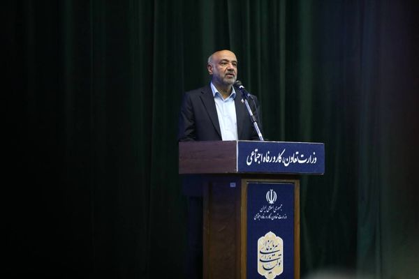 وزیر رفاه: در وزارت کار، کنار مردم و در سمت درست تاریخ ایستادیم
