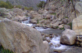 آب پینه؛ عجیبترین چشمه ایران + عکس