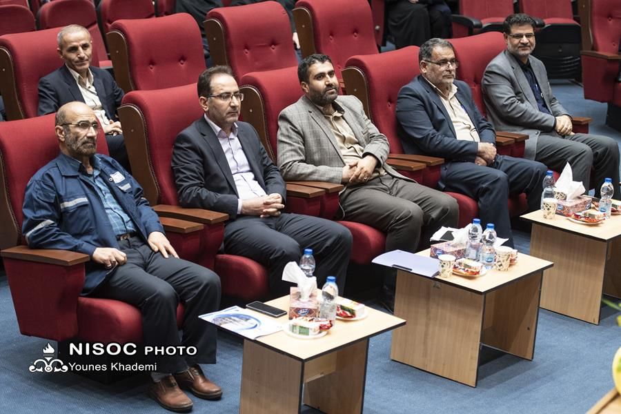 آیین تقدیر از کارکنان نمونه شرکت ملی مناطق نفت‌ خیز جنوب برگزار شد

