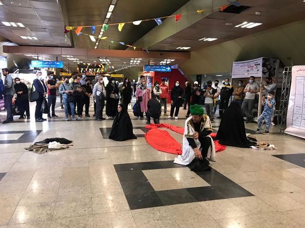 هفته هنر انقلاب اسلامی در متروی تهران